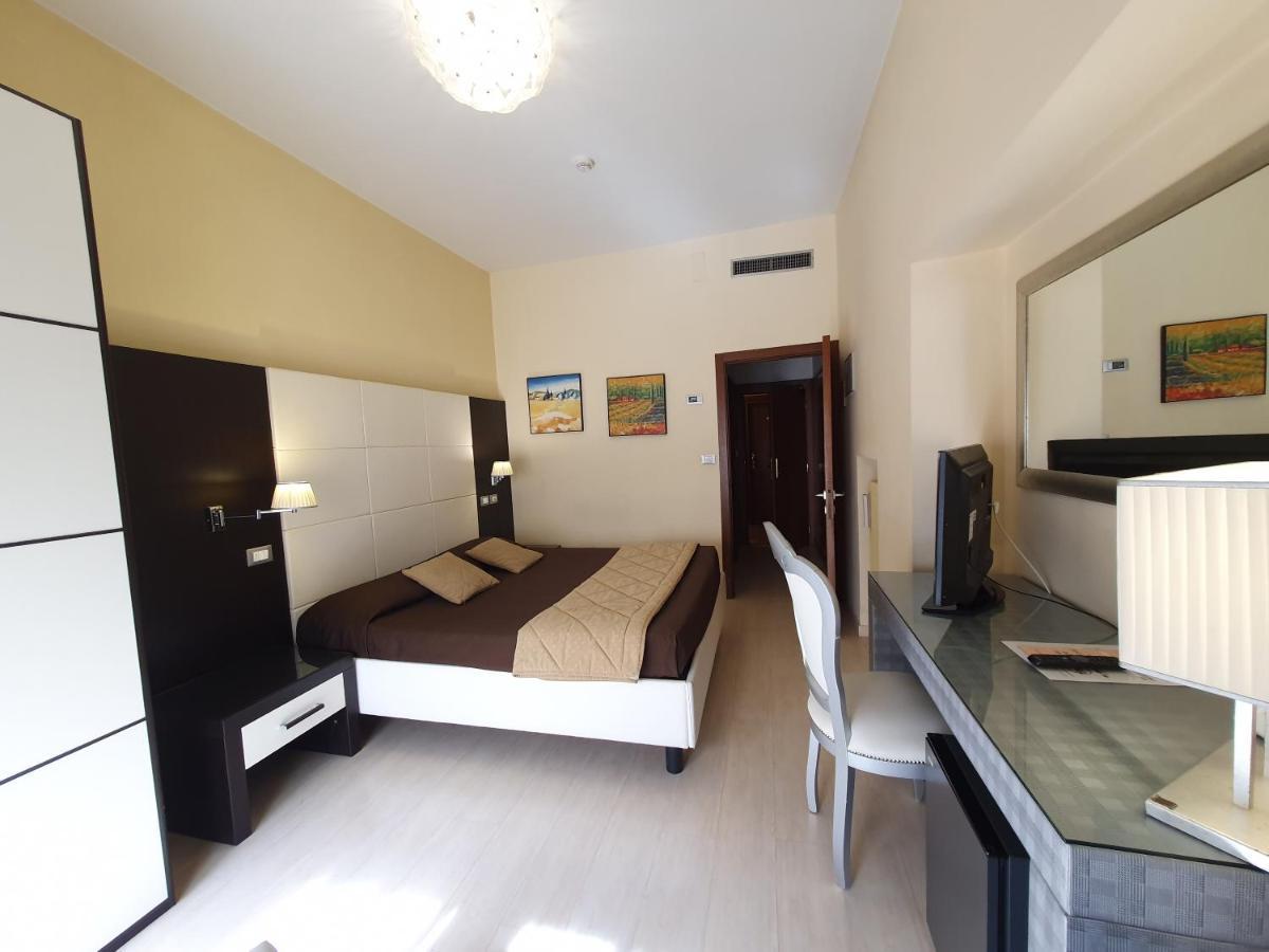 Hotel Continentale Arezzo Dış mekan fotoğraf